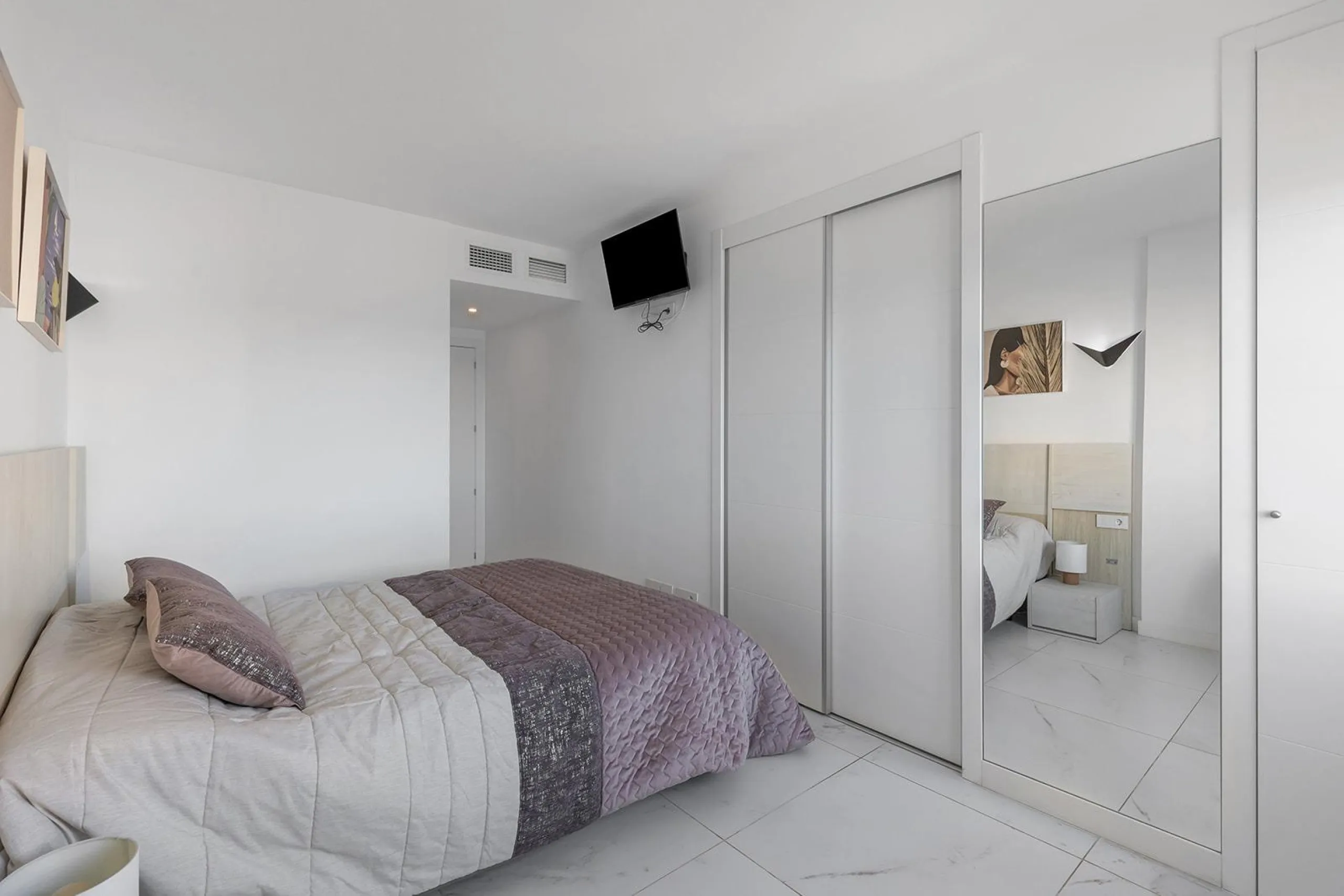 APARTMENT WITH SEA VIEWS AND DOUBLE ORIENTATION IN POSIDONIA WITH GARAGE + STORAGE INCLUDED. 2 BEDROOMS. 2 BATHROOMS.