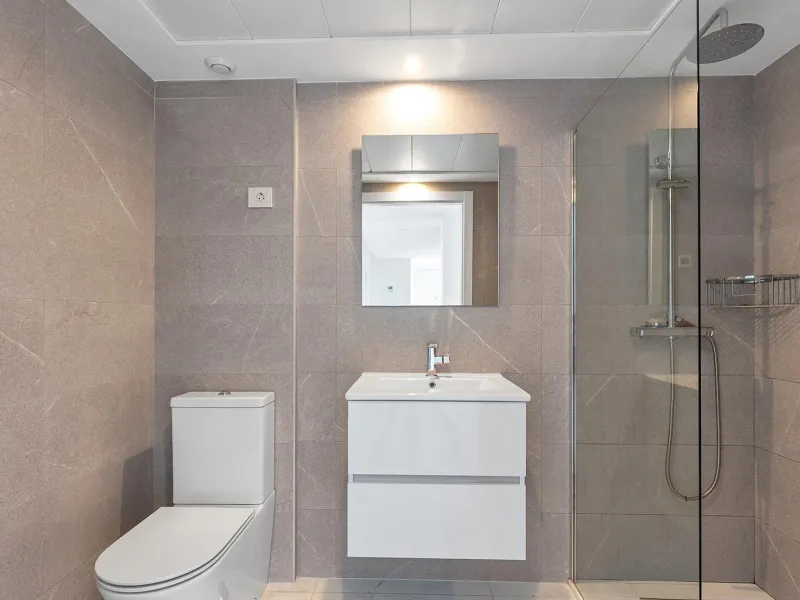 APARTMENT WITH SEA VIEWS AND DOUBLE ORIENTATION IN POSIDONIA WITH GARAGE + STORAGE INCLUDED. 2 BEDROOMS. 2 BATHROOMS.
