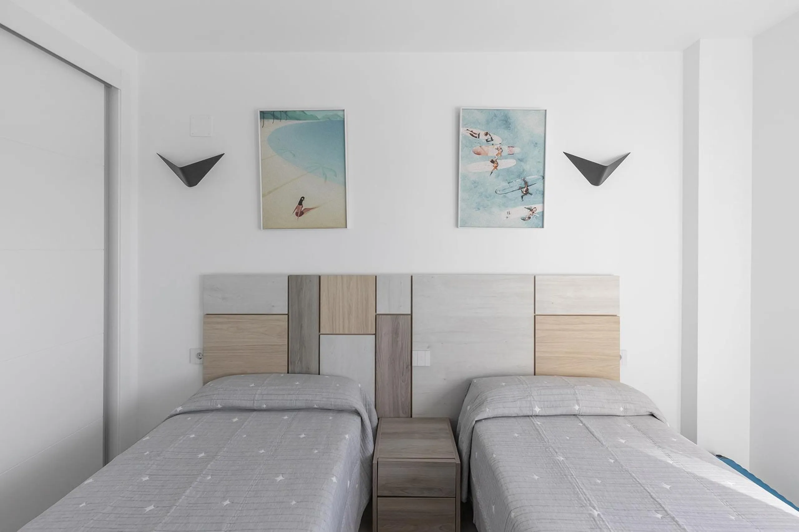 APARTMENT WITH SEA VIEWS AND DOUBLE ORIENTATION IN POSIDONIA WITH GARAGE + STORAGE INCLUDED. 2 BEDROOMS. 2 BATHROOMS.