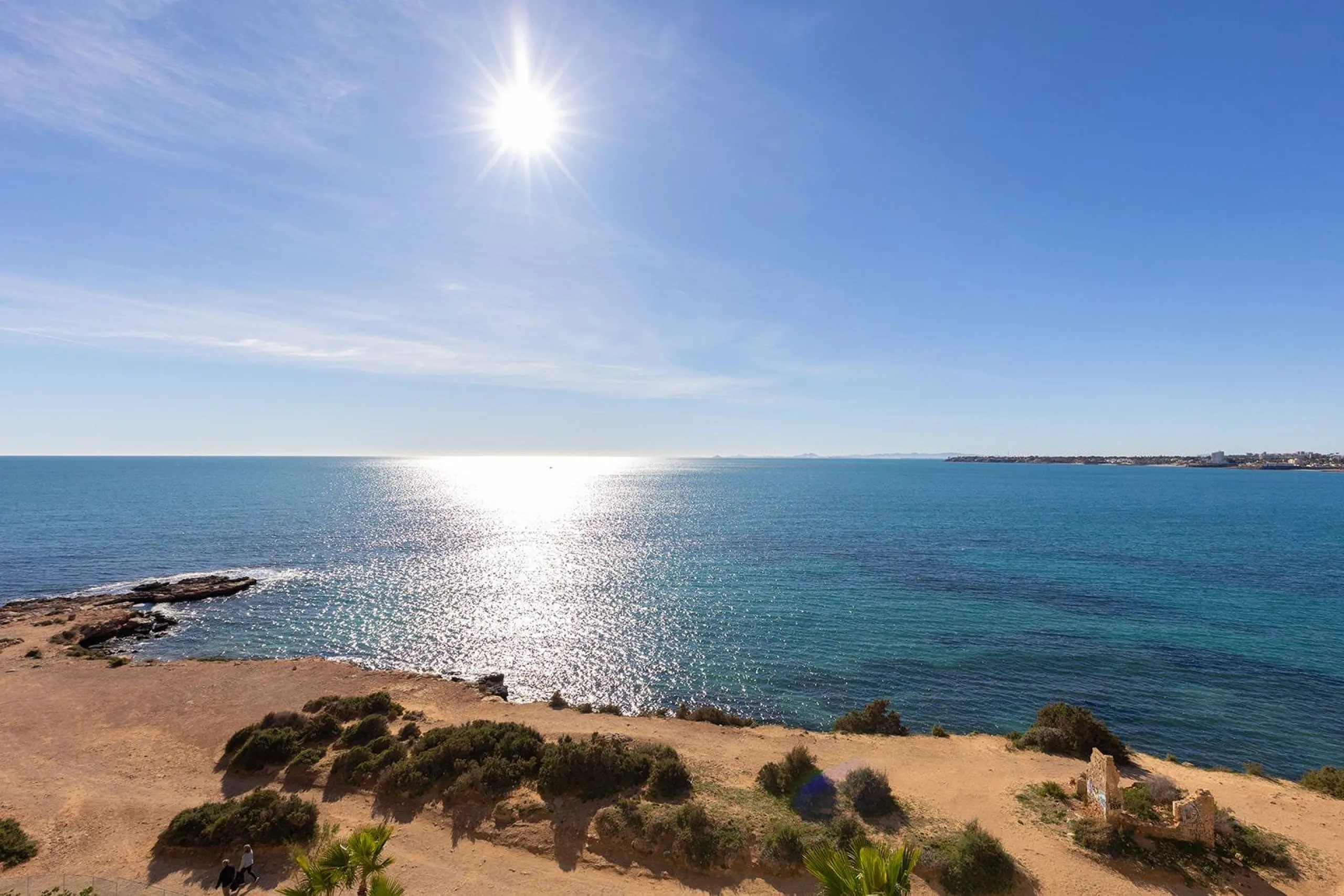 APARTMENT WITH SEA VIEWS AND DOUBLE ORIENTATION IN POSIDONIA WITH GARAGE + STORAGE INCLUDED. 2 BEDROOMS. 2 BATHROOMS.