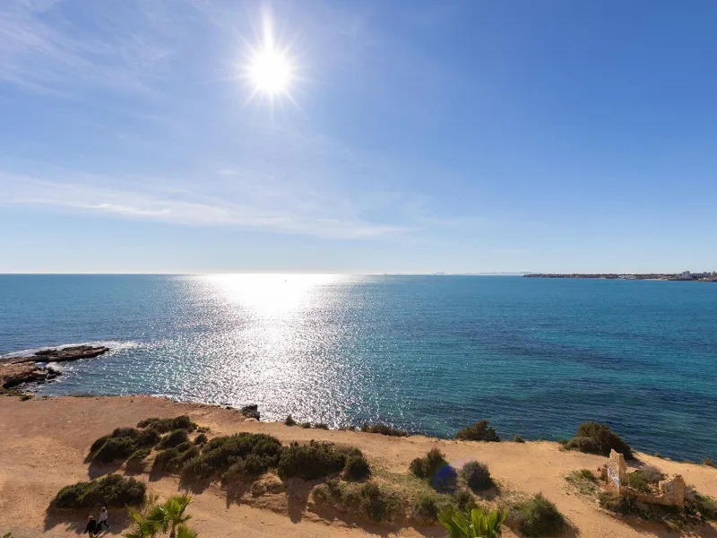APARTMENT WITH SEA VIEWS AND DOUBLE ORIENTATION IN POSIDONIA WITH GARAGE + STORAGE INCLUDED. 2 BEDROOMS. 2 BATHROOMS.