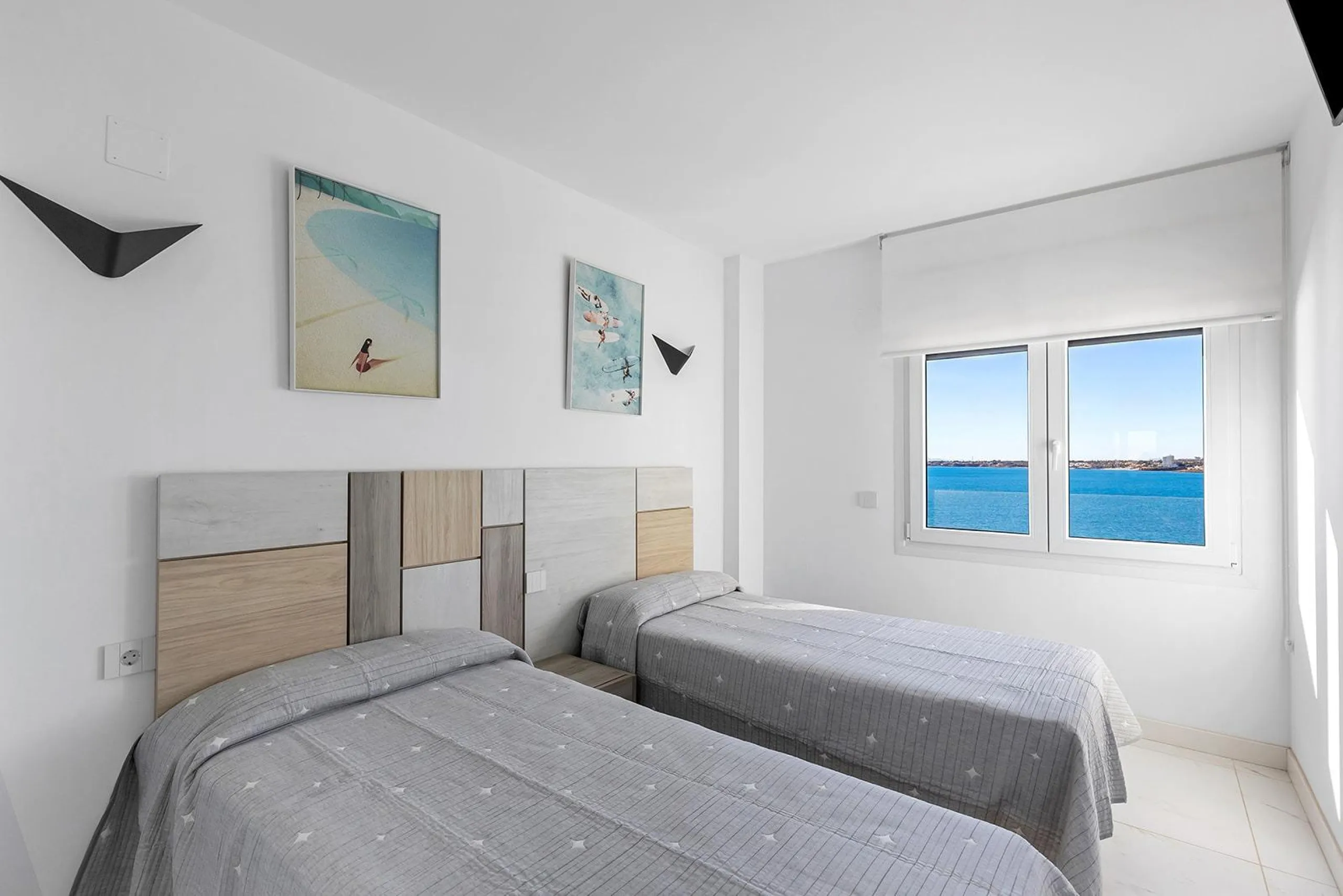 APARTMENT WITH SEA VIEWS AND DOUBLE ORIENTATION IN POSIDONIA WITH GARAGE + STORAGE INCLUDED. 2 BEDROOMS. 2 BATHROOMS.