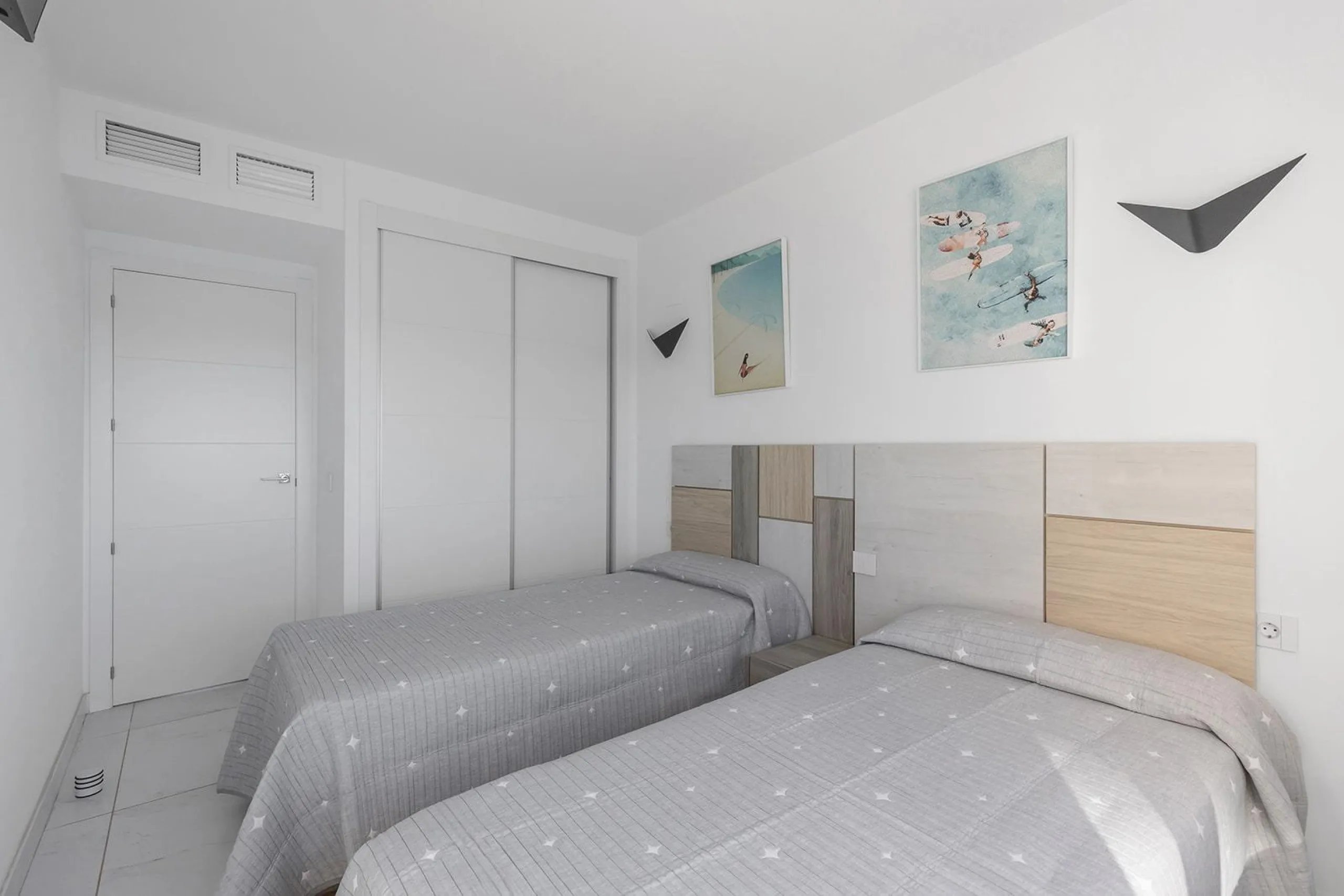APARTMENT WITH SEA VIEWS AND DOUBLE ORIENTATION IN POSIDONIA WITH GARAGE + STORAGE INCLUDED. 2 BEDROOMS. 2 BATHROOMS.