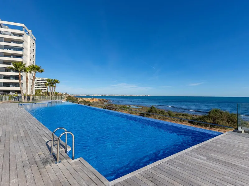 APARTMENT WITH SEA VIEWS AND DOUBLE ORIENTATION IN POSIDONIA WITH GARAGE + STORAGE INCLUDED. 2 BEDROOMS. 2 BATHROOMS.