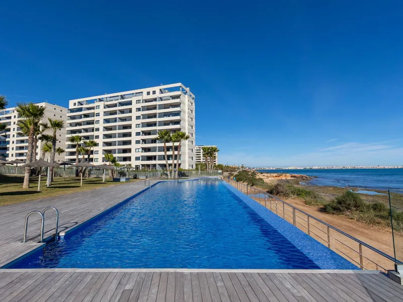 APARTMENT WITH SEA VIEWS AND DOUBLE ORIENTATION IN POSIDONIA WITH GARAGE + STORAGE INCLUDED. 2 BEDROOMS. 2 BATHROOMS.