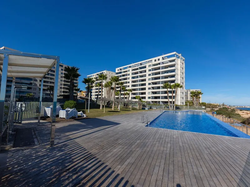 APARTMENT WITH SEA VIEWS AND DOUBLE ORIENTATION IN POSIDONIA WITH GARAGE + STORAGE INCLUDED. 2 BEDROOMS. 2 BATHROOMS.