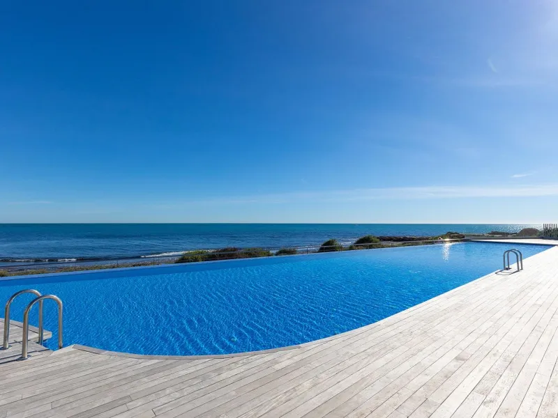 APARTMENT WITH SEA VIEWS AND DOUBLE ORIENTATION IN POSIDONIA WITH GARAGE + STORAGE INCLUDED. 2 BEDROOMS. 2 BATHROOMS.
