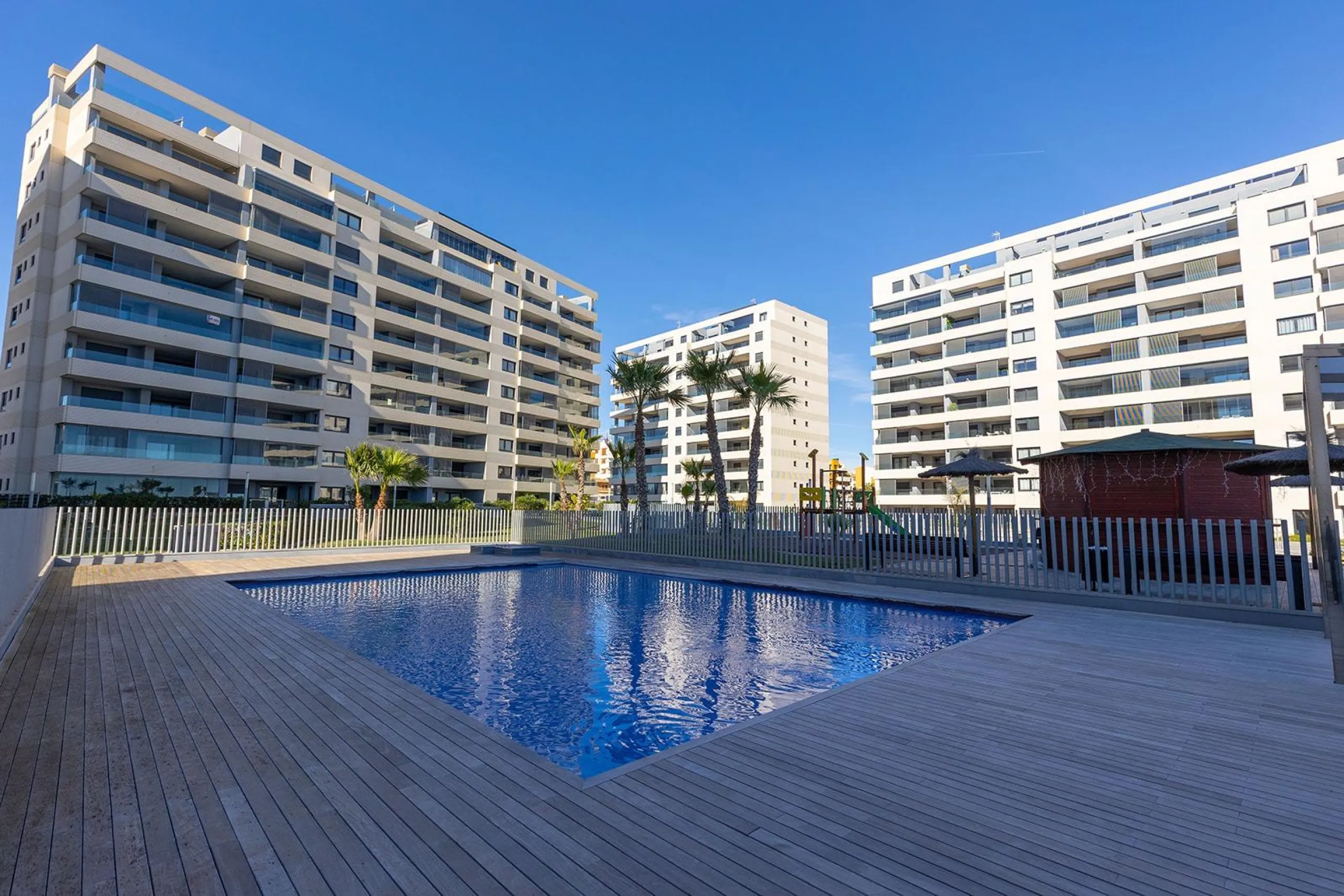 APARTMENT WITH SEA VIEWS AND DOUBLE ORIENTATION IN POSIDONIA WITH GARAGE + STORAGE INCLUDED. 2 BEDROOMS. 2 BATHROOMS.
