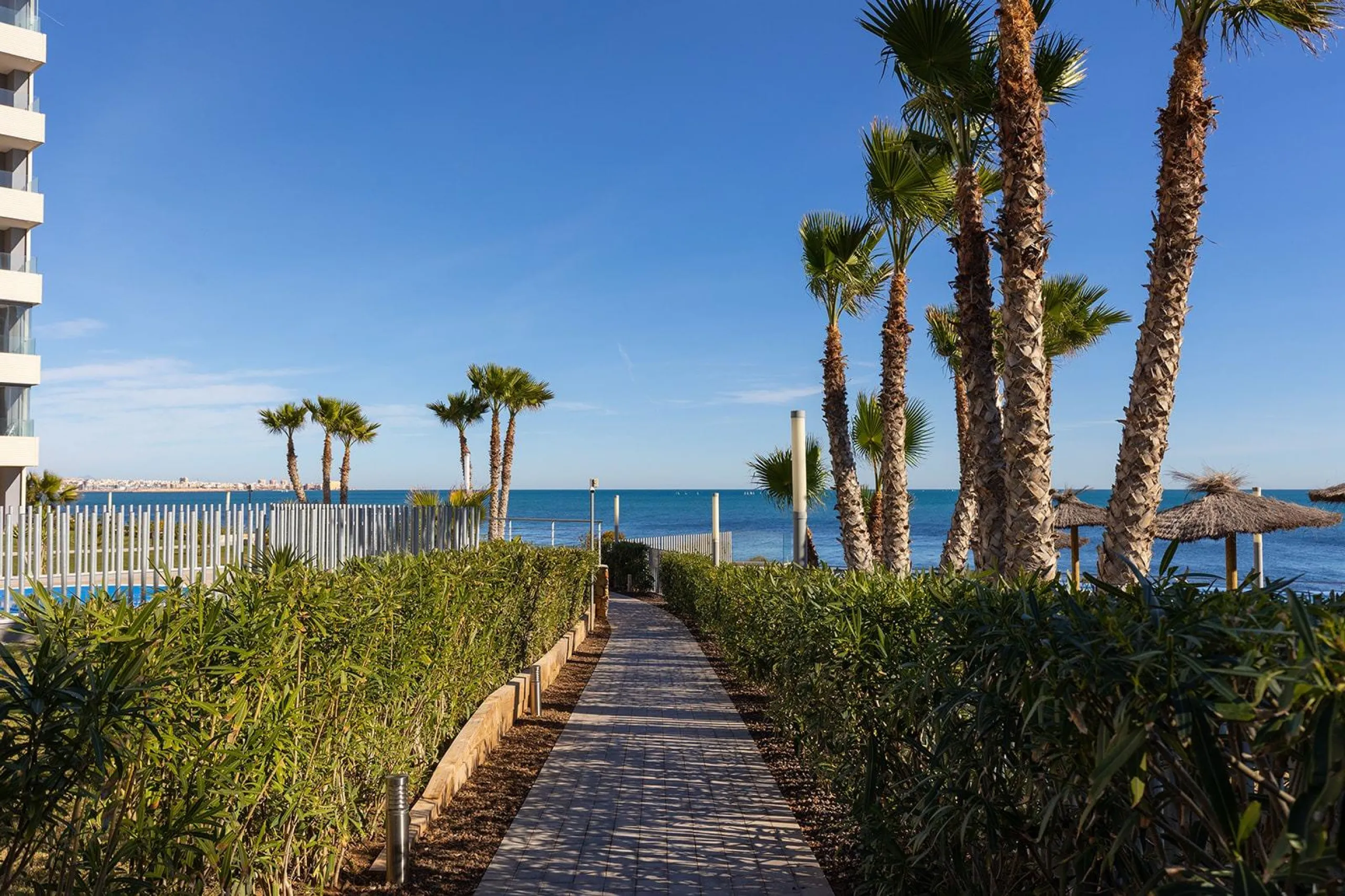 APARTMENT WITH SEA VIEWS AND DOUBLE ORIENTATION IN POSIDONIA WITH GARAGE + STORAGE INCLUDED. 2 BEDROOMS. 2 BATHROOMS.