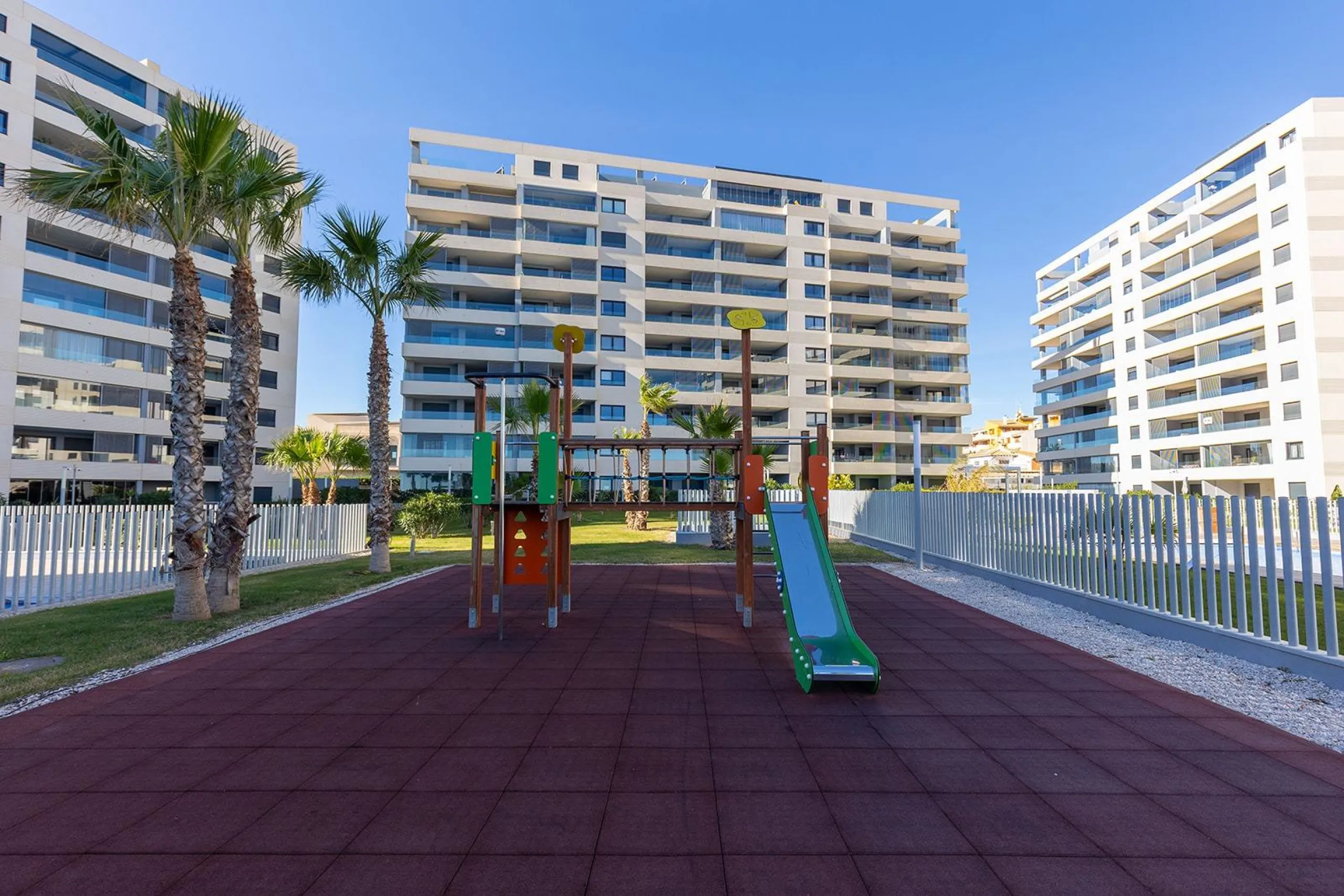 APARTMENT WITH SEA VIEWS AND DOUBLE ORIENTATION IN POSIDONIA WITH GARAGE + STORAGE INCLUDED. 2 BEDROOMS. 2 BATHROOMS.