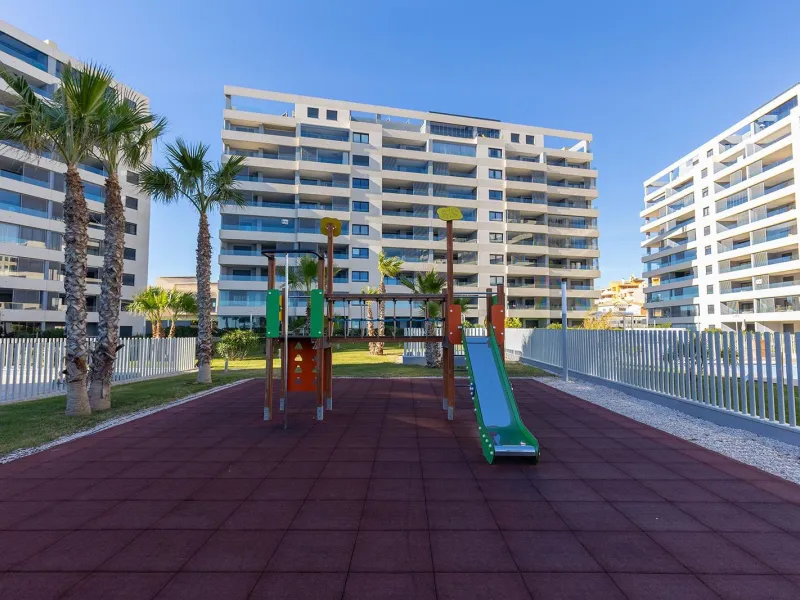 APARTMENT WITH SEA VIEWS AND DOUBLE ORIENTATION IN POSIDONIA WITH GARAGE + STORAGE INCLUDED. 2 BEDROOMS. 2 BATHROOMS.