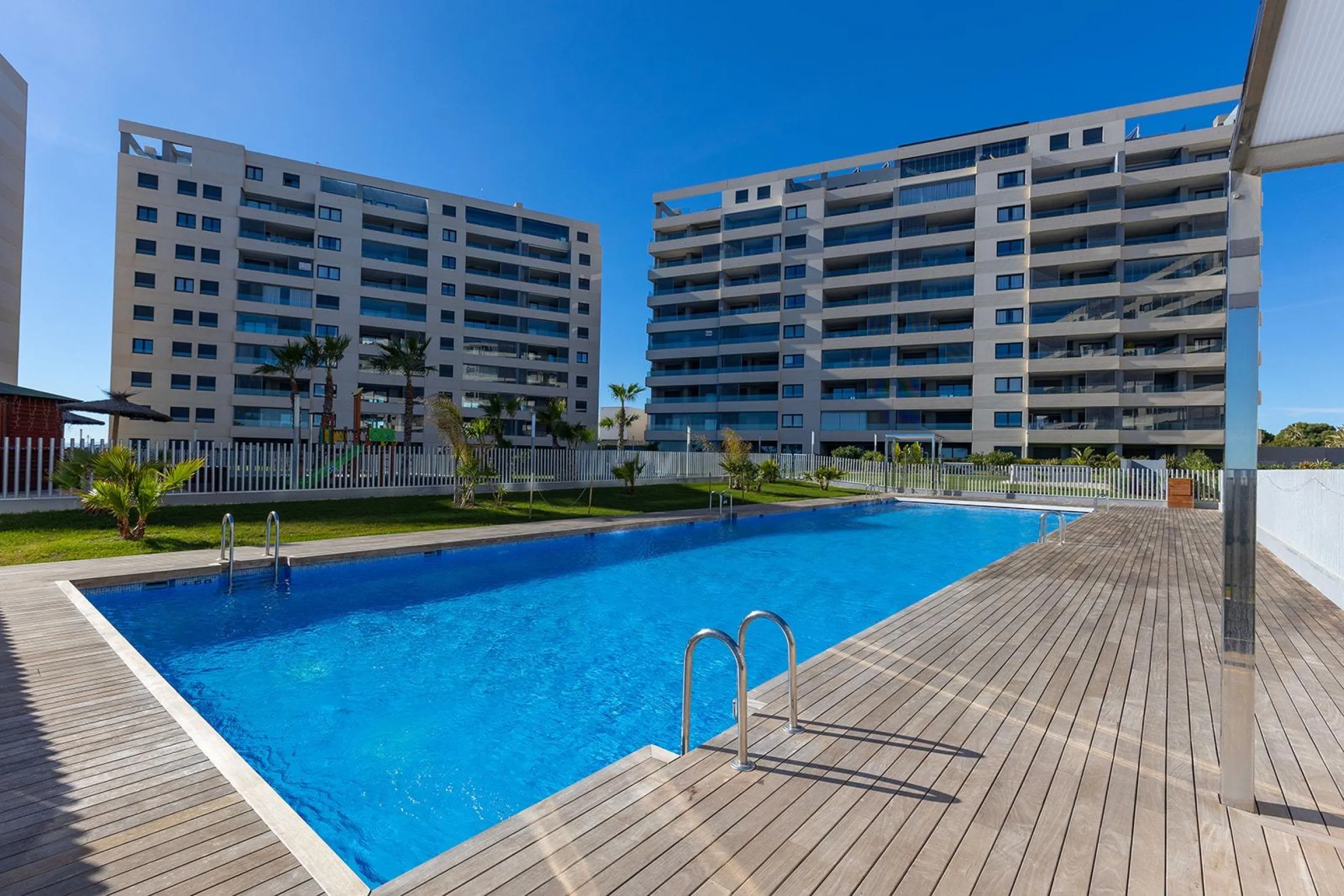 APARTMENT WITH SEA VIEWS AND DOUBLE ORIENTATION IN POSIDONIA WITH GARAGE + STORAGE INCLUDED. 2 BEDROOMS. 2 BATHROOMS.