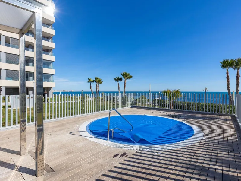 APARTMENT WITH SEA VIEWS AND DOUBLE ORIENTATION IN POSIDONIA WITH GARAGE + STORAGE INCLUDED. 2 BEDROOMS. 2 BATHROOMS.