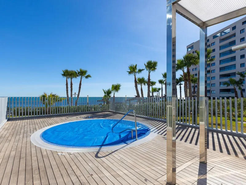 APARTMENT WITH SEA VIEWS AND DOUBLE ORIENTATION IN POSIDONIA WITH GARAGE + STORAGE INCLUDED. 2 BEDROOMS. 2 BATHROOMS.