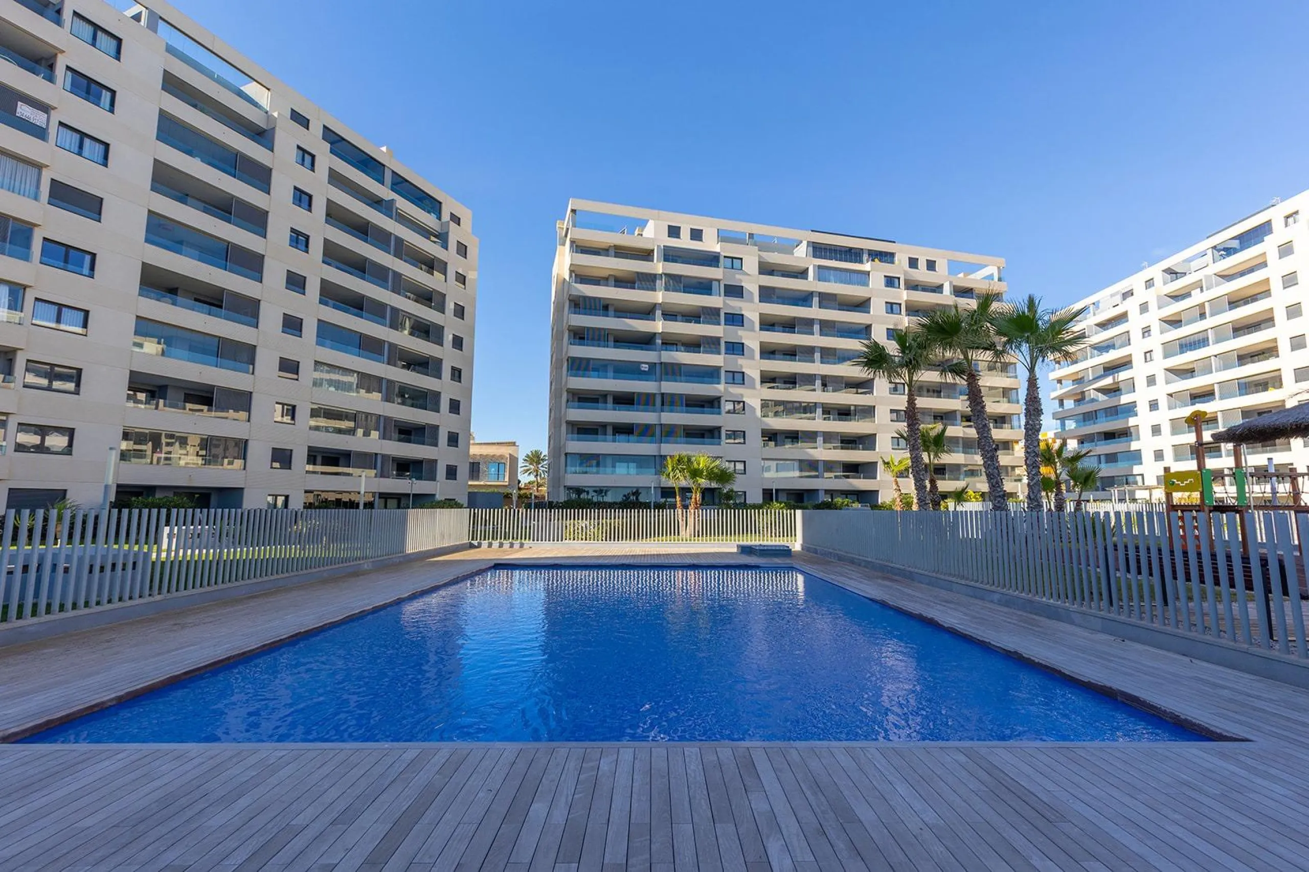 APARTMENT WITH SEA VIEWS AND DOUBLE ORIENTATION IN POSIDONIA WITH GARAGE + STORAGE INCLUDED. 2 BEDROOMS. 2 BATHROOMS.