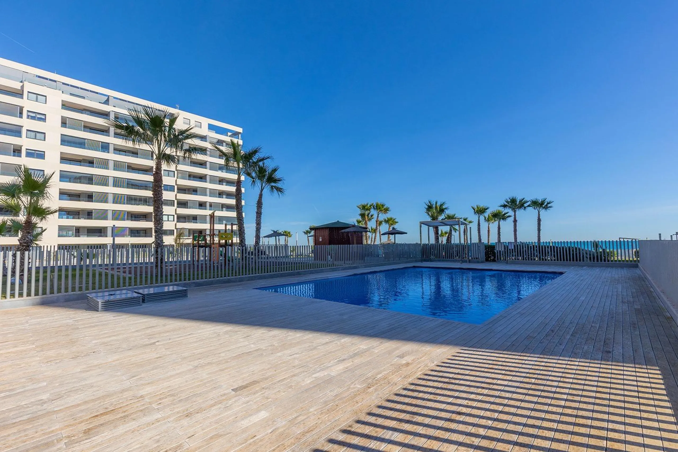 APARTMENT WITH SEA VIEWS AND DOUBLE ORIENTATION IN POSIDONIA WITH GARAGE + STORAGE INCLUDED. 2 BEDROOMS. 2 BATHROOMS.
