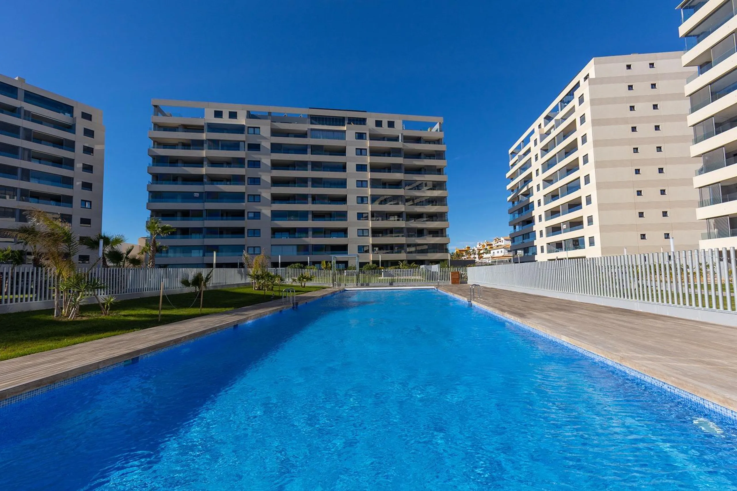 APARTMENT WITH SEA VIEWS AND DOUBLE ORIENTATION IN POSIDONIA WITH GARAGE + STORAGE INCLUDED. 2 BEDROOMS. 2 BATHROOMS.