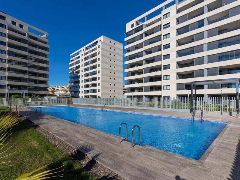 APARTMENT WITH SEA VIEWS AND DOUBLE ORIENTATION IN POSIDONIA WITH GARAGE + STORAGE INCLUDED. 2 BEDROOMS. 2 BATHROOMS.