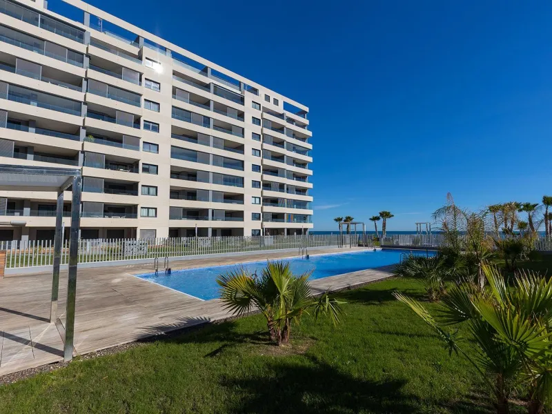 APARTMENT WITH SEA VIEWS AND DOUBLE ORIENTATION IN POSIDONIA WITH GARAGE + STORAGE INCLUDED. 2 BEDROOMS. 2 BATHROOMS.