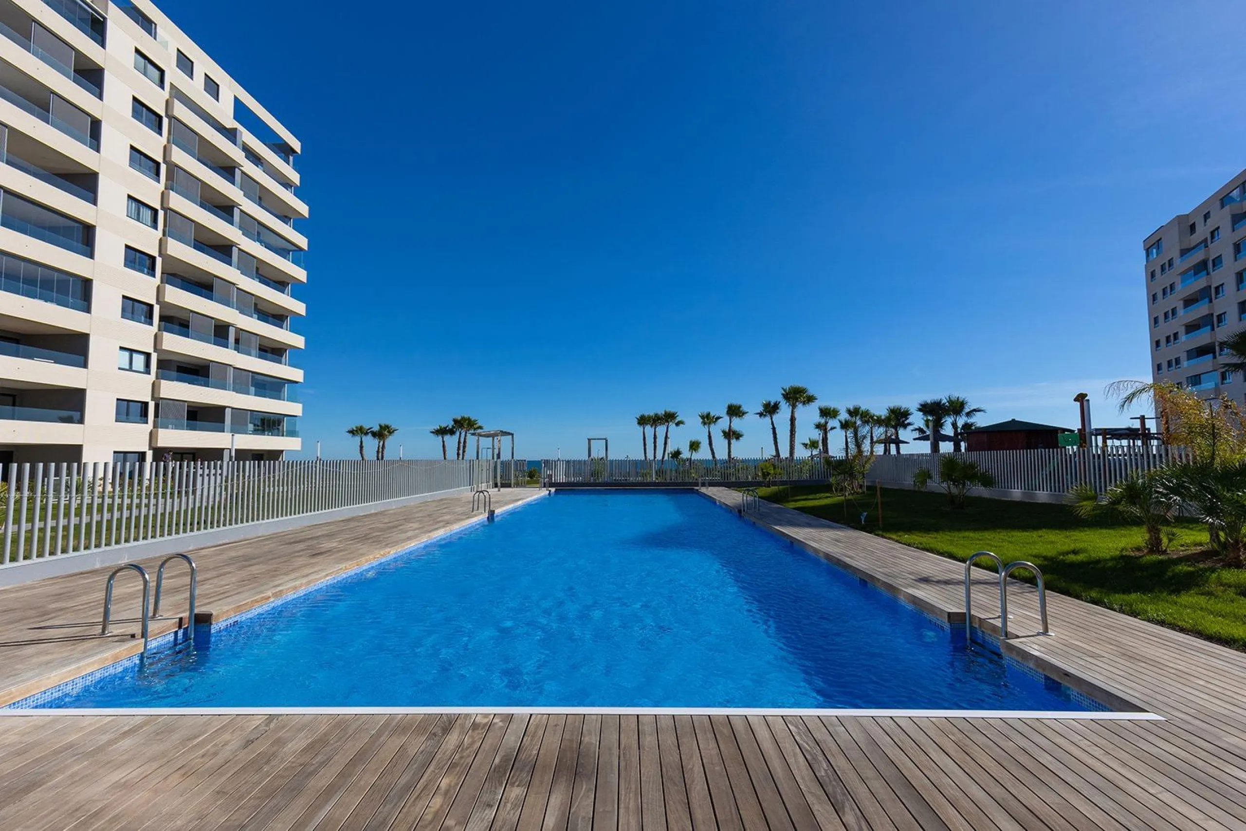 APARTMENT WITH SEA VIEWS AND DOUBLE ORIENTATION IN POSIDONIA WITH GARAGE + STORAGE INCLUDED. 2 BEDROOMS. 2 BATHROOMS.