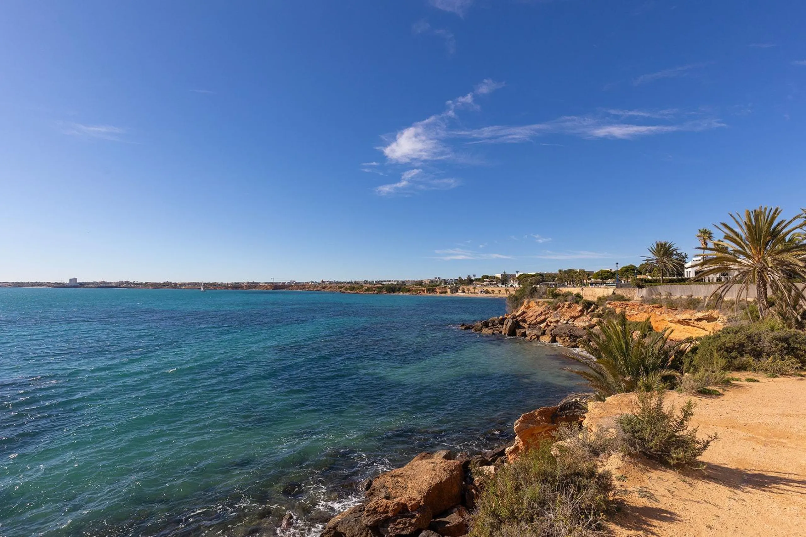 APARTMENT WITH SEA VIEWS AND DOUBLE ORIENTATION IN POSIDONIA WITH GARAGE + STORAGE INCLUDED. 2 BEDROOMS. 2 BATHROOMS.