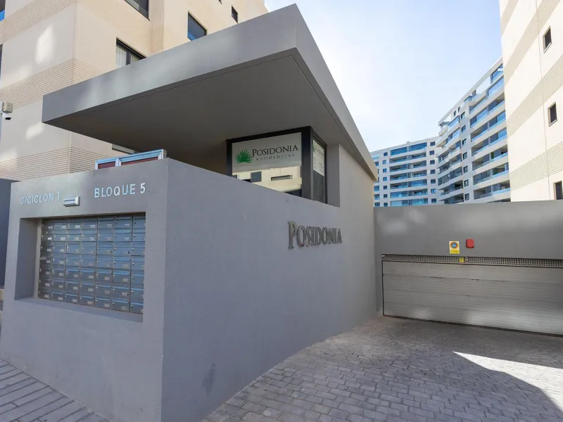 APARTMENT WITH SEA VIEWS AND DOUBLE ORIENTATION IN POSIDONIA WITH GARAGE + STORAGE INCLUDED. 2 BEDROOMS. 2 BATHROOMS.