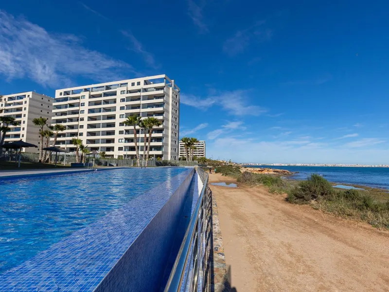 APARTMENT WITH SEA VIEWS AND DOUBLE ORIENTATION IN POSIDONIA WITH GARAGE + STORAGE INCLUDED. 2 BEDROOMS. 2 BATHROOMS.