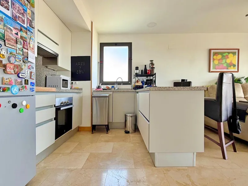 ÁTICO EN 'LOMAS DE CAMPOAMOR' CON SOLARIUM PRIVADO CON VISTAS AL MAR. GARAJE INCLUIDO, 2 DORMITORIOS Y 2 BAÑOS