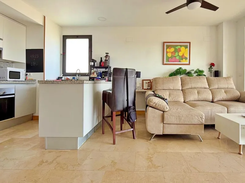 ÁTICO EN 'LOMAS DE CAMPOAMOR' CON SOLARIUM PRIVADO CON VISTAS AL MAR. GARAJE INCLUIDO, 2 DORMITORIOS Y 2 BAÑOS