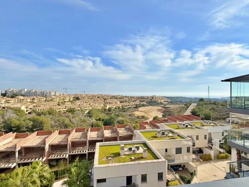 ÁTICO EN 'LOMAS DE CAMPOAMOR' CON SOLARIUM PRIVADO CON VISTAS AL MAR. GARAJE INCLUIDO, 2 DORMITORIOS Y 2 BAÑOS