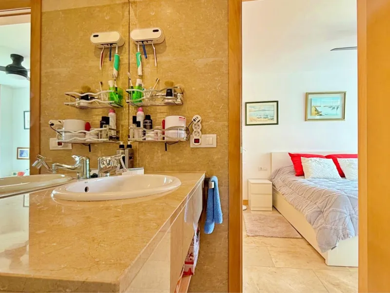 ÁTICO EN 'LOMAS DE CAMPOAMOR' CON SOLARIUM PRIVADO CON VISTAS AL MAR. GARAJE INCLUIDO, 2 DORMITORIOS Y 2 BAÑOS