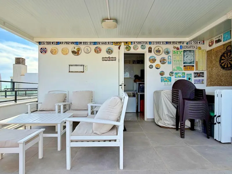 ÁTICO EN 'LOMAS DE CAMPOAMOR' CON SOLARIUM PRIVADO CON VISTAS AL MAR. GARAJE INCLUIDO, 2 DORMITORIOS Y 2 BAÑOS
