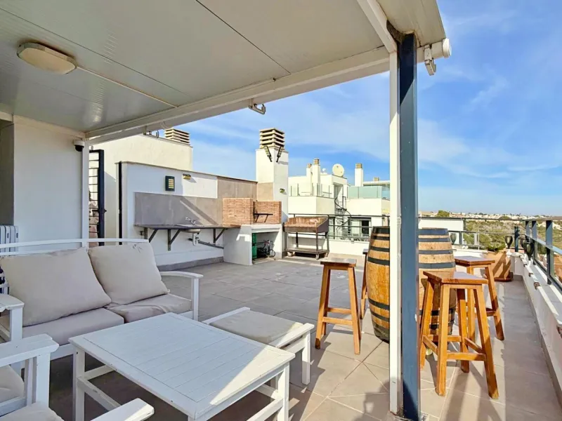 ÁTICO EN 'LOMAS DE CAMPOAMOR' CON SOLARIUM PRIVADO CON VISTAS AL MAR. GARAJE INCLUIDO, 2 DORMITORIOS Y 2 BAÑOS