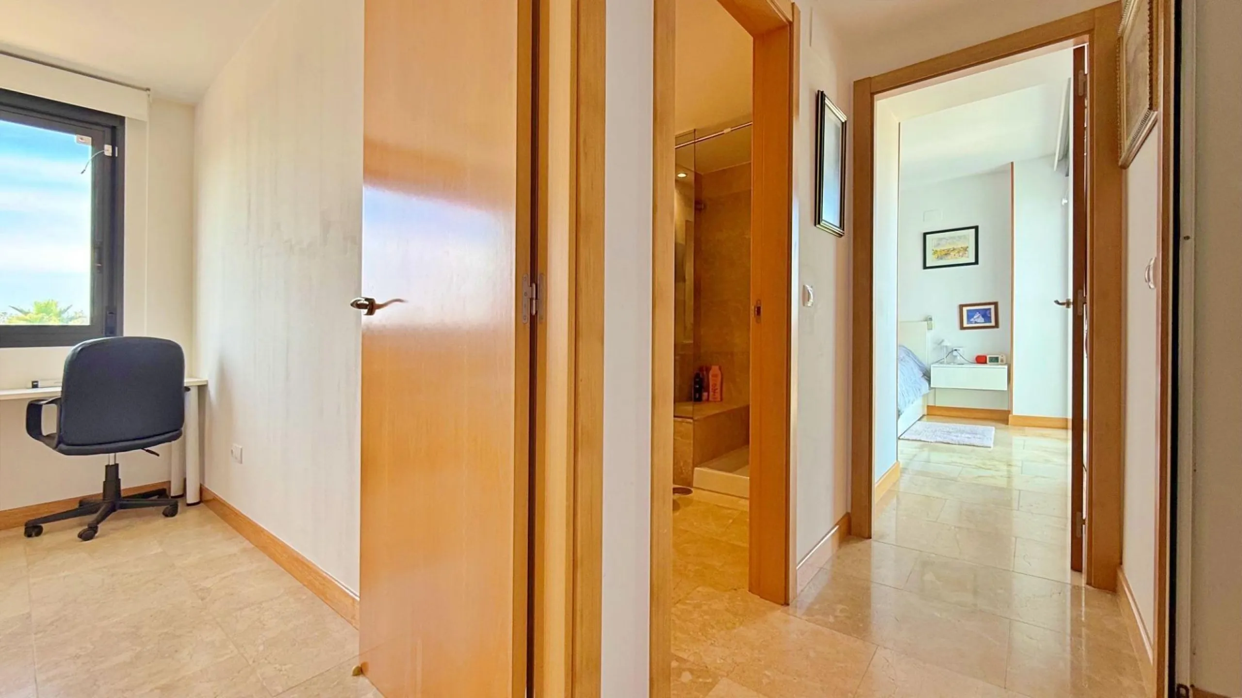 ÁTICO EN 'LOMAS DE CAMPOAMOR' CON SOLARIUM PRIVADO CON VISTAS AL MAR. GARAJE INCLUIDO, 2 DORMITORIOS Y 2 BAÑOS
