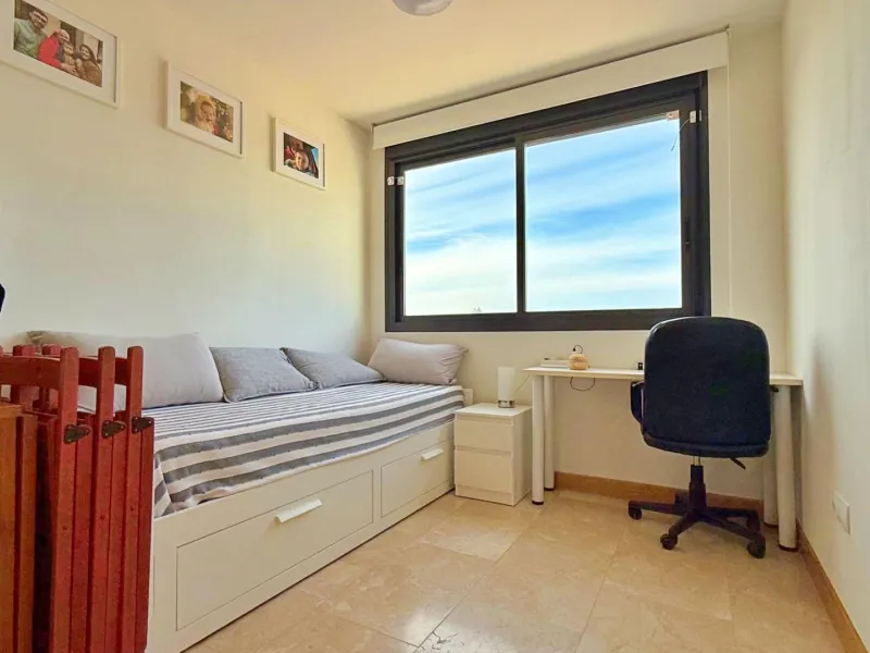 ÁTICO EN 'LOMAS DE CAMPOAMOR' CON SOLARIUM PRIVADO CON VISTAS AL MAR. GARAJE INCLUIDO, 2 DORMITORIOS Y 2 BAÑOS