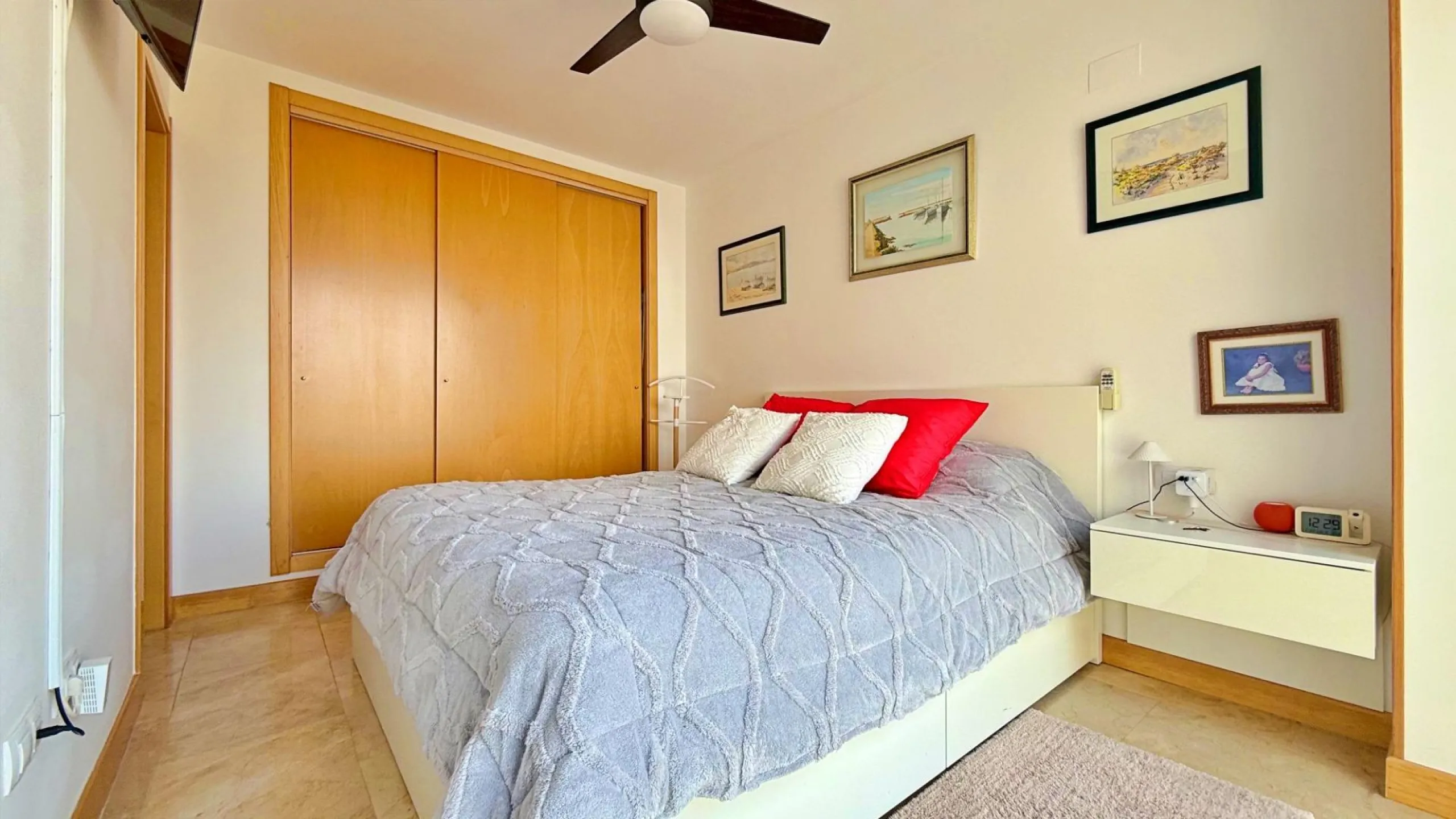 ÁTICO EN 'LOMAS DE CAMPOAMOR' CON SOLARIUM PRIVADO CON VISTAS AL MAR. GARAJE INCLUIDO, 2 DORMITORIOS Y 2 BAÑOS