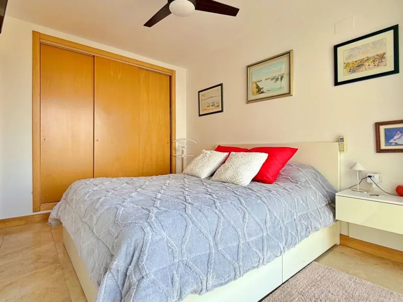ÁTICO EN 'LOMAS DE CAMPOAMOR' CON SOLARIUM PRIVADO CON VISTAS AL MAR. GARAJE INCLUIDO, 2 DORMITORIOS Y 2 BAÑOS