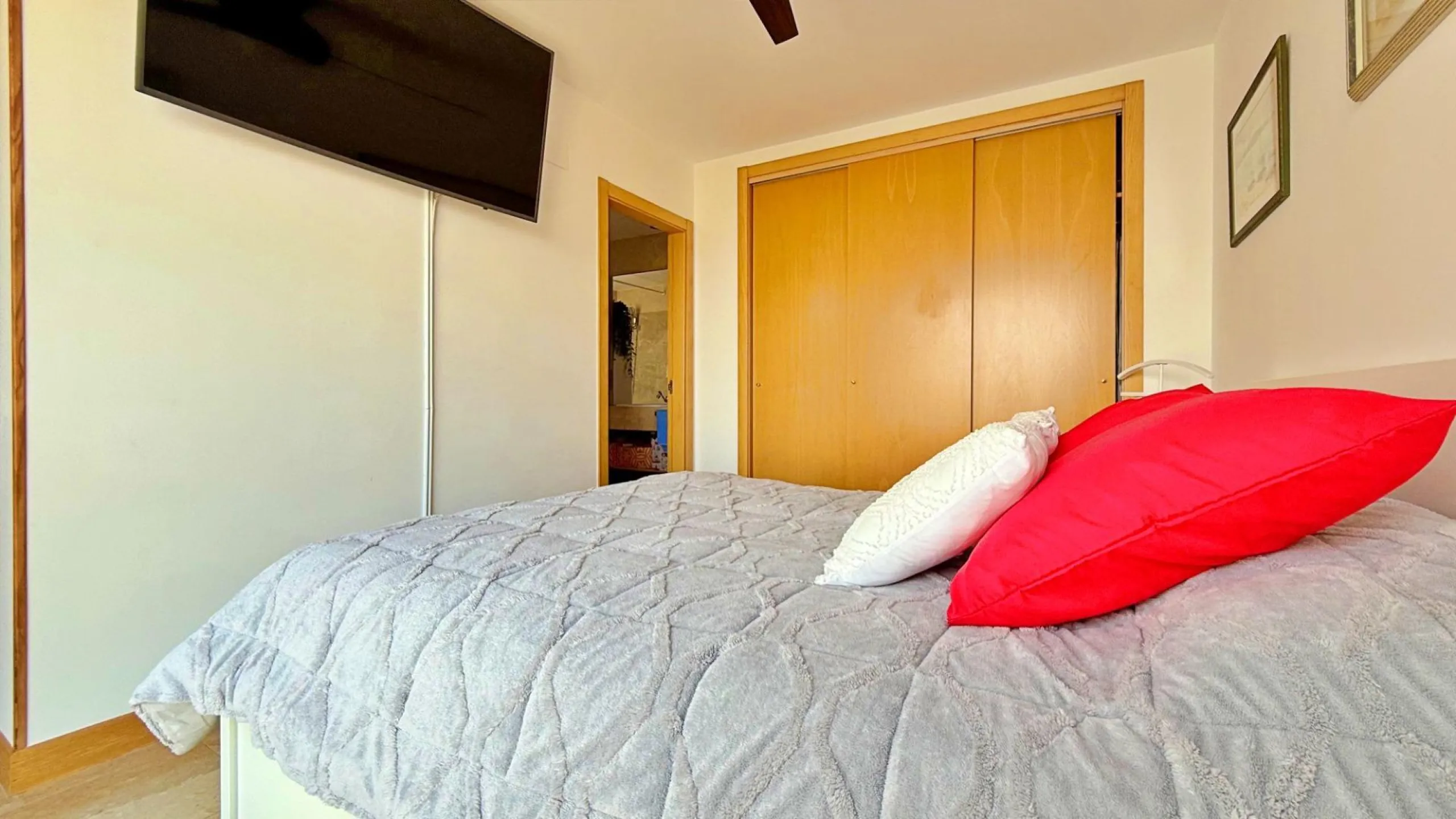 ÁTICO EN 'LOMAS DE CAMPOAMOR' CON SOLARIUM PRIVADO CON VISTAS AL MAR. GARAJE INCLUIDO, 2 DORMITORIOS Y 2 BAÑOS