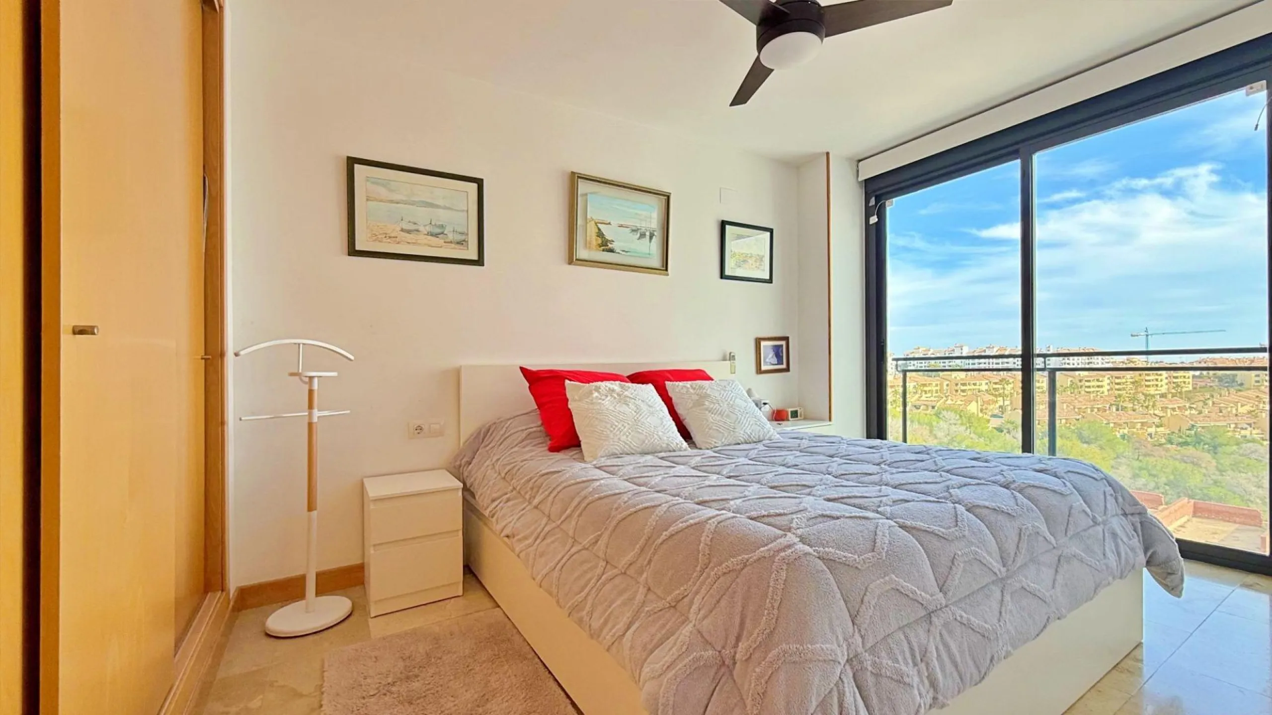 ÁTICO EN 'LOMAS DE CAMPOAMOR' CON SOLARIUM PRIVADO CON VISTAS AL MAR. GARAJE INCLUIDO, 2 DORMITORIOS Y 2 BAÑOS