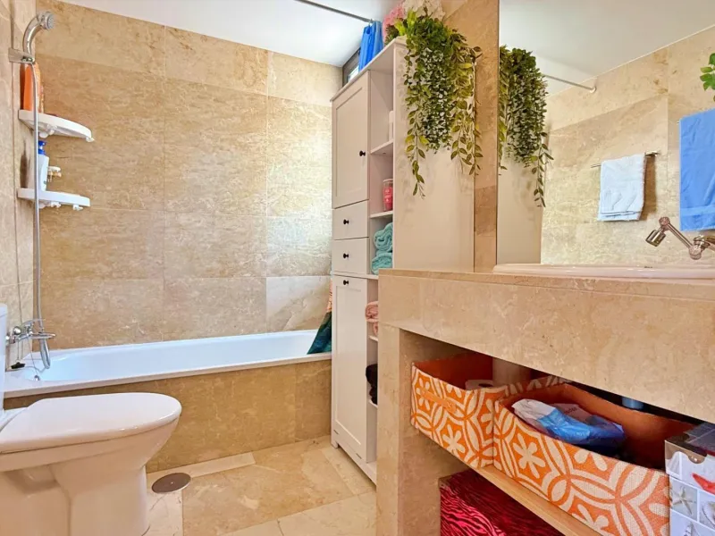 ÁTICO EN 'LOMAS DE CAMPOAMOR' CON SOLARIUM PRIVADO CON VISTAS AL MAR. GARAJE INCLUIDO, 2 DORMITORIOS Y 2 BAÑOS