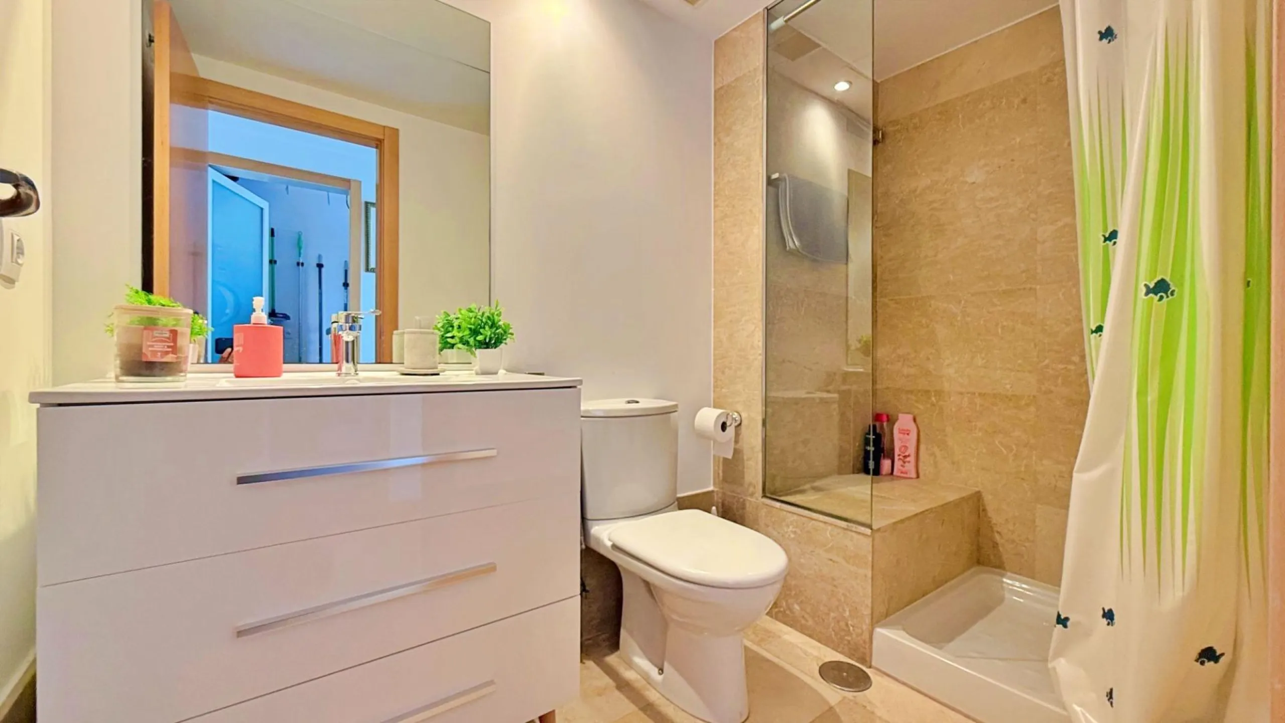 ÁTICO EN 'LOMAS DE CAMPOAMOR' CON SOLARIUM PRIVADO CON VISTAS AL MAR. GARAJE INCLUIDO, 2 DORMITORIOS Y 2 BAÑOS