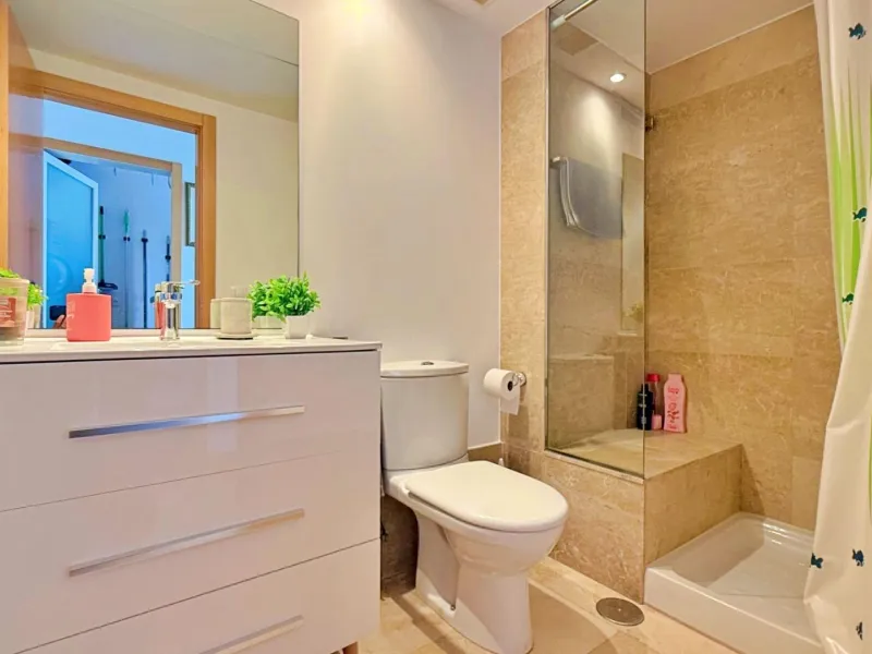 ÁTICO EN 'LOMAS DE CAMPOAMOR' CON SOLARIUM PRIVADO CON VISTAS AL MAR. GARAJE INCLUIDO, 2 DORMITORIOS Y 2 BAÑOS