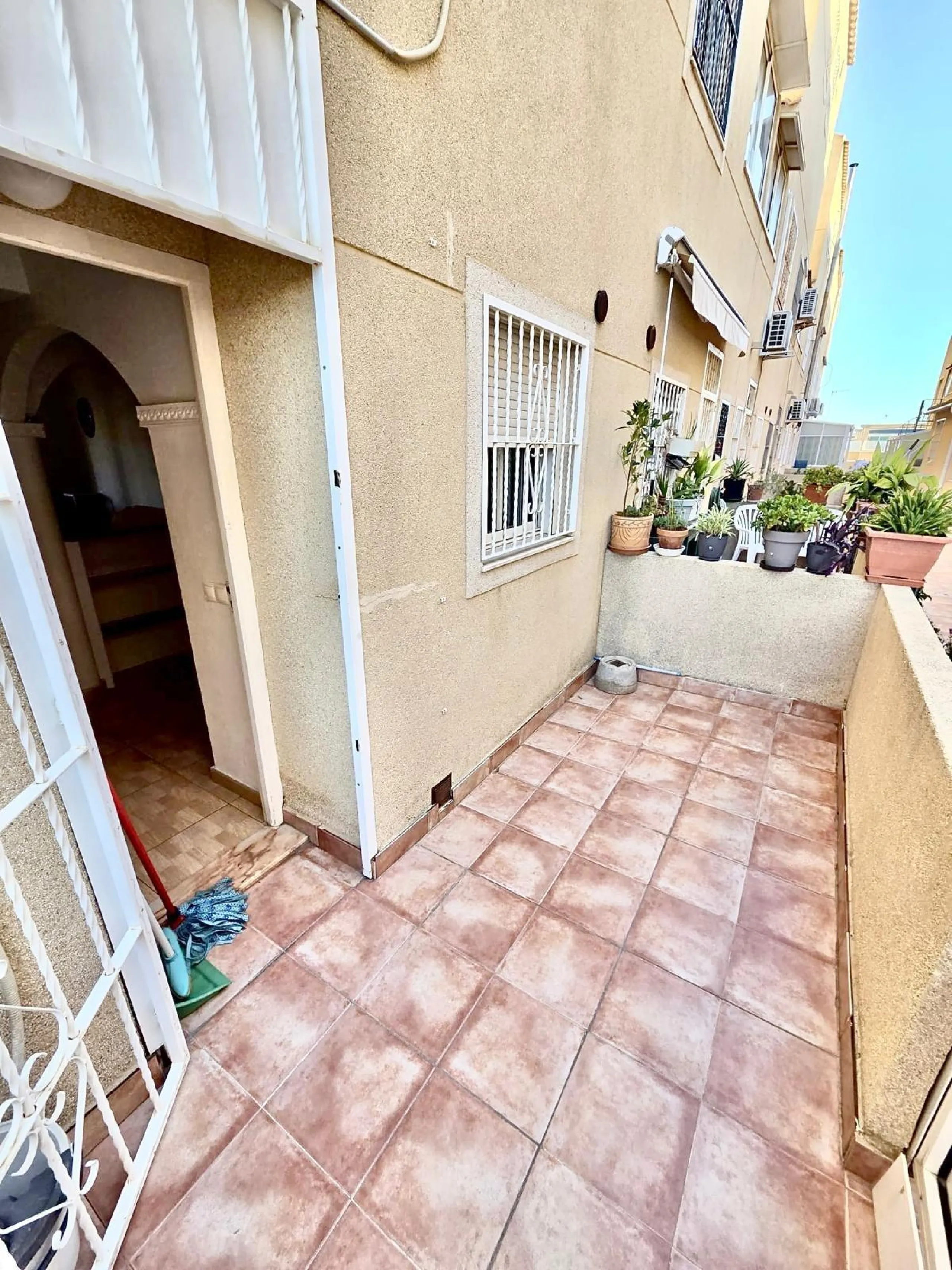 Townhouse with private garage, solarium and pool in Laguna, Orihuela Costa – excellent potential