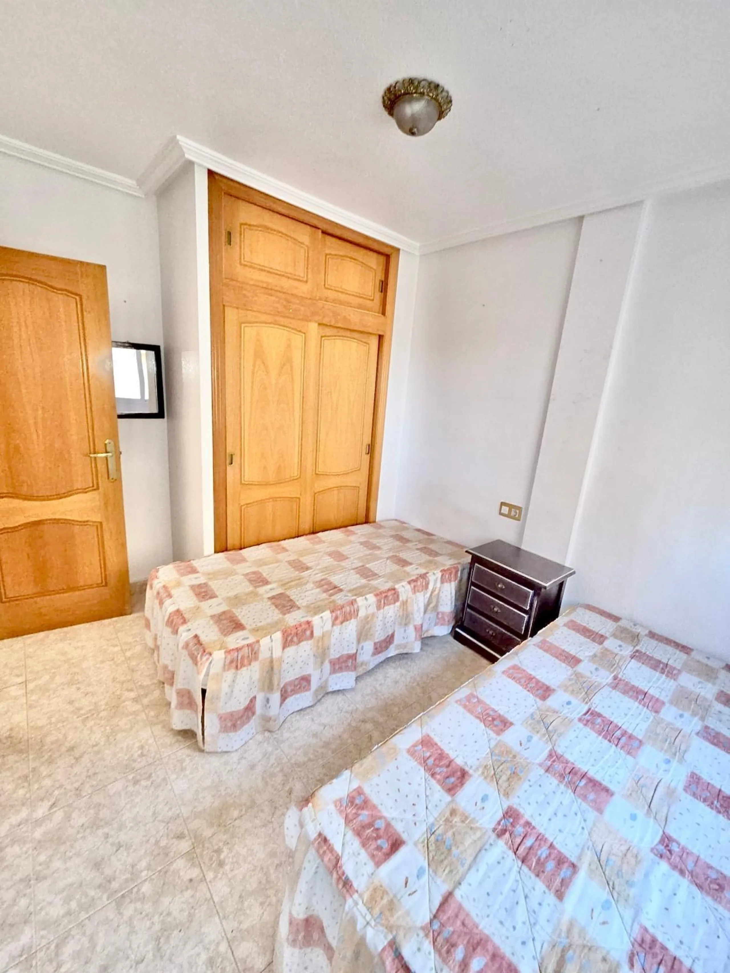Townhouse with private garage, solarium and pool in Laguna, Orihuela Costa – excellent potential
