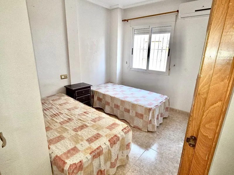 Townhouse with private garage, solarium and pool in Laguna, Orihuela Costa – excellent potential