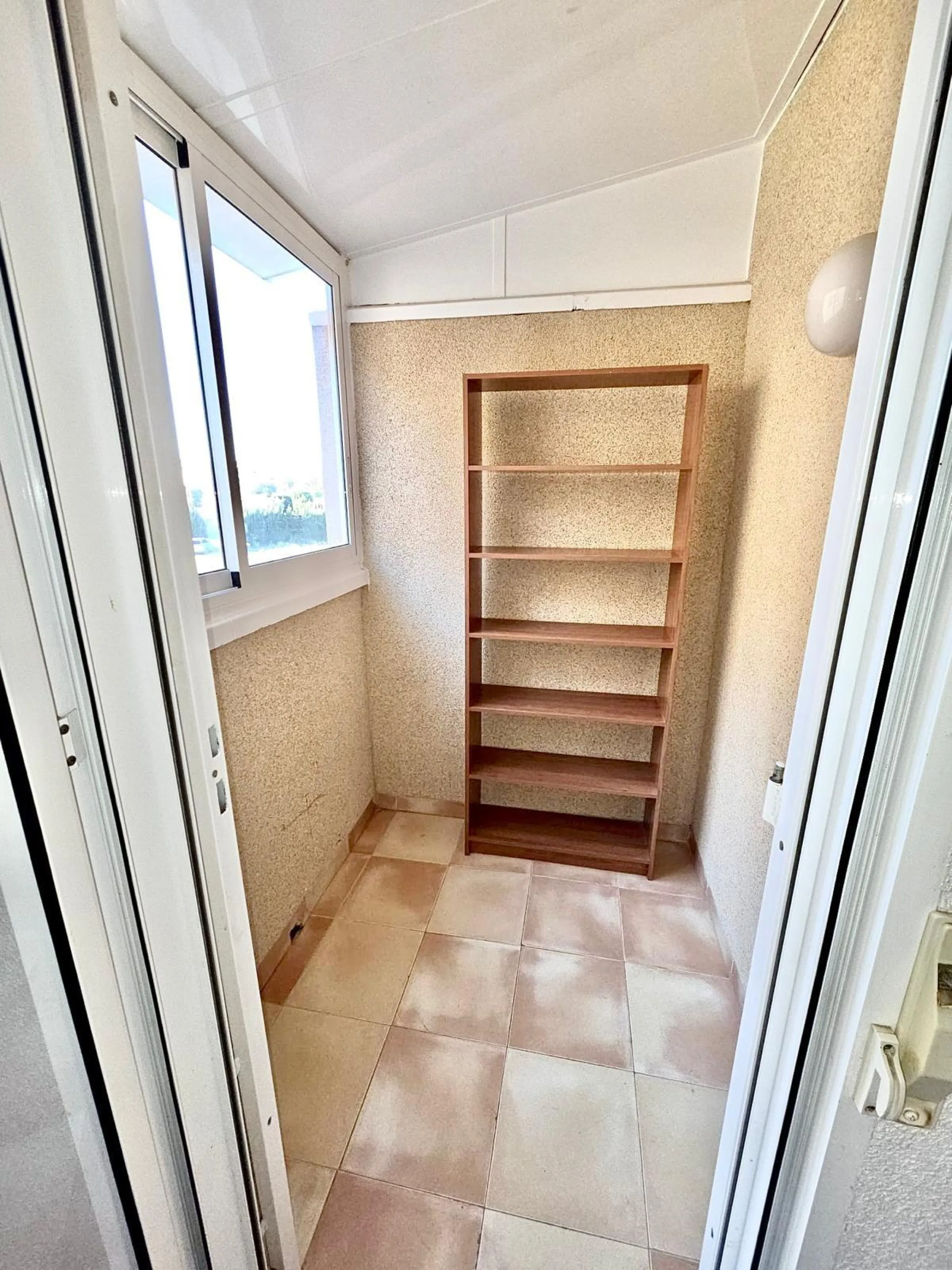Townhouse with private garage, solarium and pool in Laguna, Orihuela Costa – excellent potential