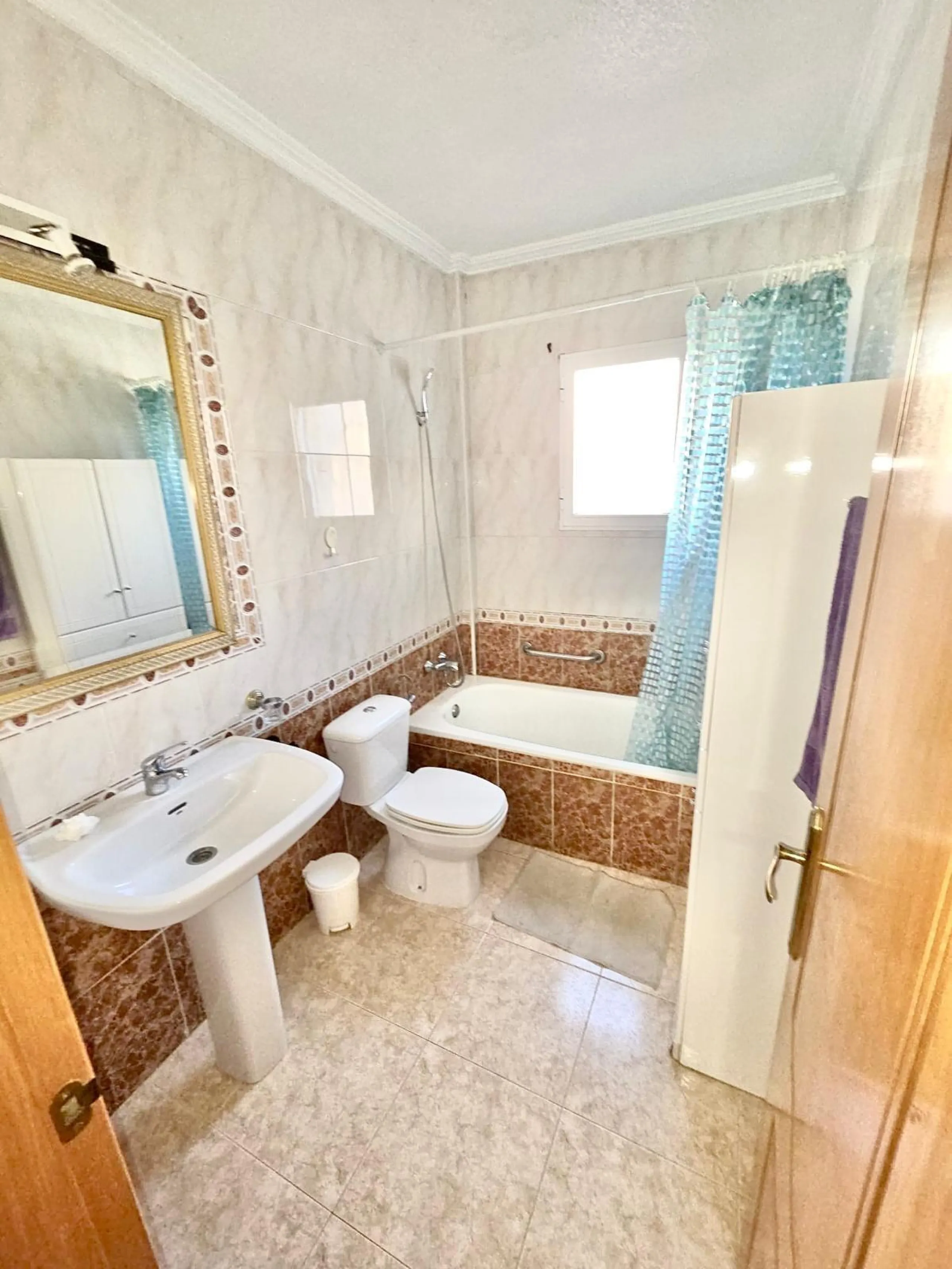 Townhouse with private garage, solarium and pool in Laguna, Orihuela Costa – excellent potential