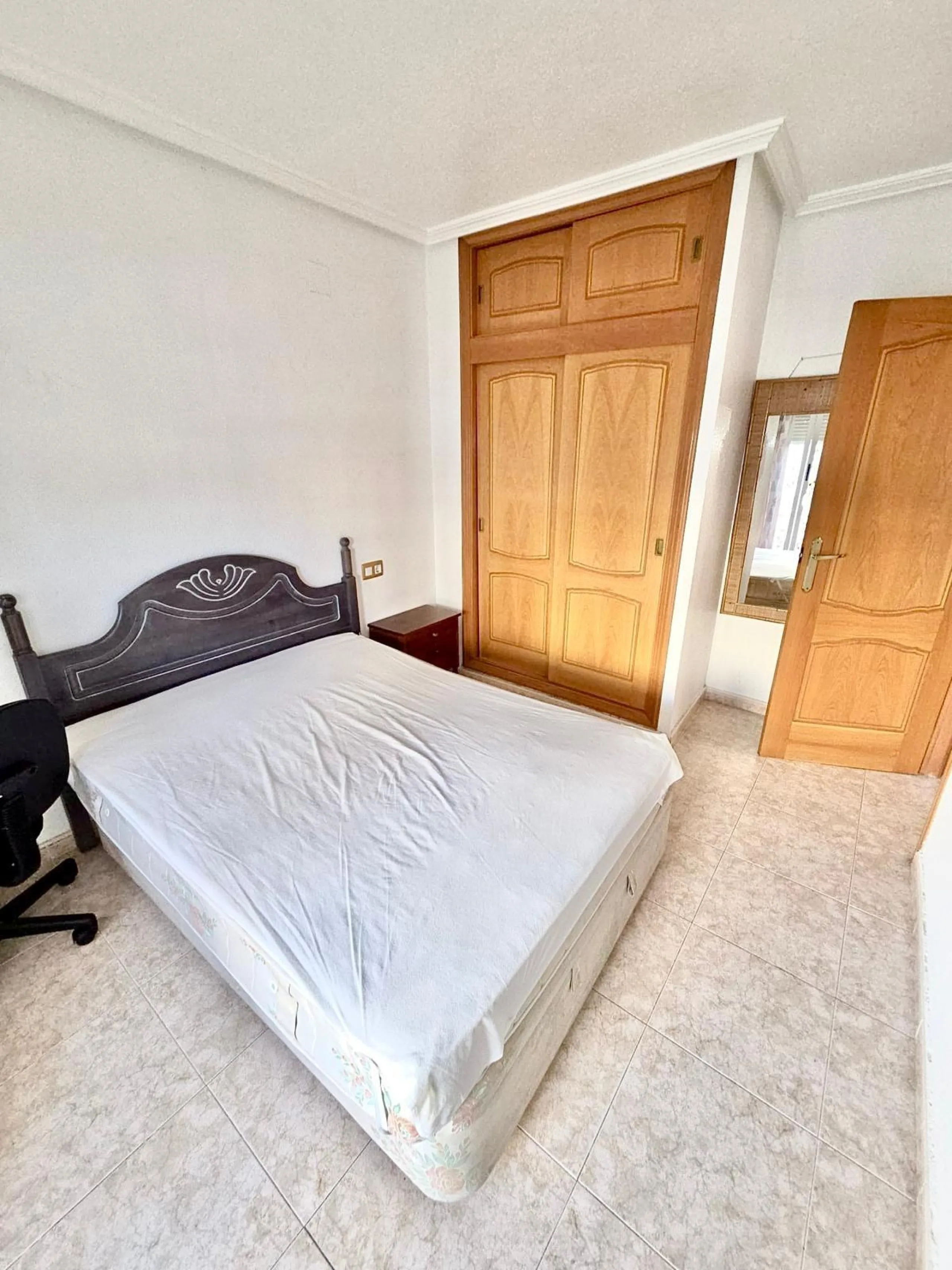 Townhouse with private garage, solarium and pool in Laguna, Orihuela Costa – excellent potential