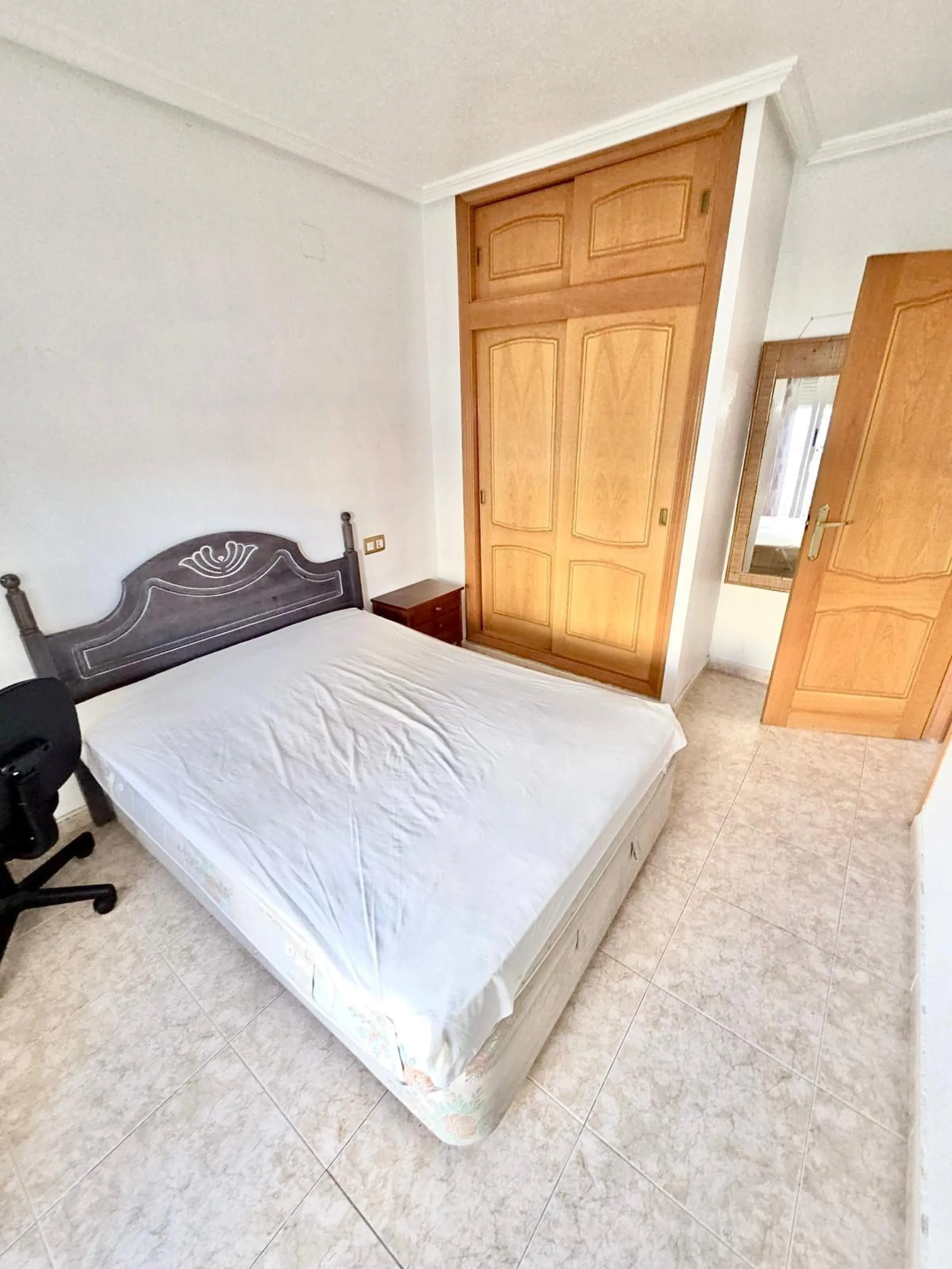 Townhouse with private garage, solarium and pool in Laguna, Orihuela Costa – excellent potential