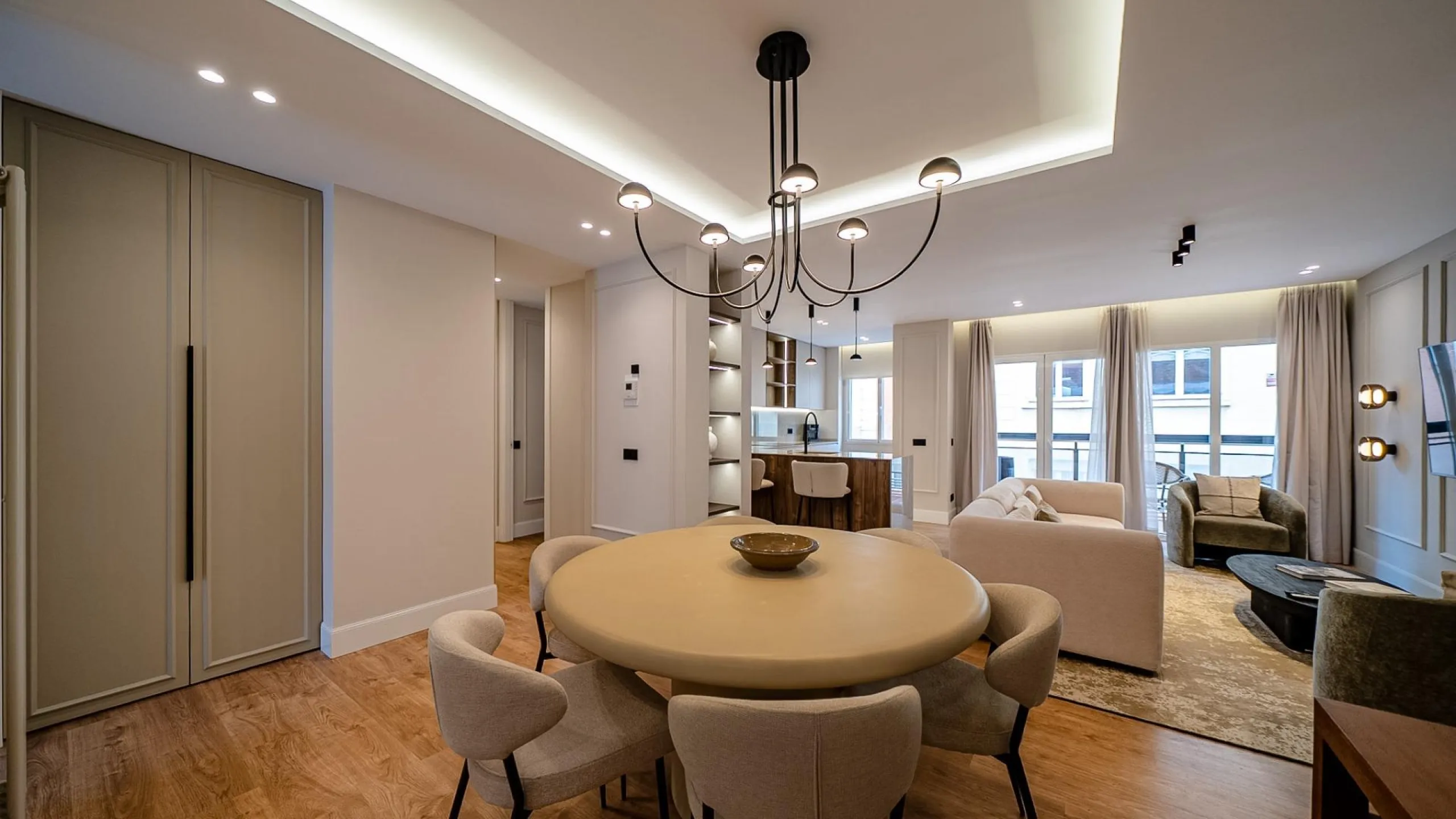 RENOVATED APARTMENT WITH TERRACE IN GOYA – SALAMANCA DISTRICT